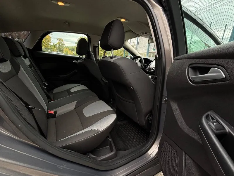 Продам ford focus 3 в идеальном состоянии, 2014 года выпуска, объём двигателя 1.6 125 л. с, коробка автомат 6-ст, родной пробег 180.000, без дтп, в родном окрасе, за всё время эксплуатации 2 хозяина, в максимальной комплектации, авто технически и внешне в отличном состоянии!, ухожена и обслужена, по машине работает абсолютно все, вложений не каких не требует, комплектация: климат контроль, круиз контроль, складывание зеркал, мультируль, 4-эл стеклоподъёмника, подогрев передних сидений, электро привод зеркал, обогрев зеркал, датчик света и дождя, бортовой компьютер, линзованая оптика, противотуманные фары, обогрев лобового, обогрев заднего стекла, мультимедиа с хорошим звуком, парктроники, имеется абсолютно все для комфортной езды, все работает в штатном режиме по запросу скину видео обзор, по документам кристально чисто, любой вид оформления. цена 880.000 возможен хороший торг реальному покупателю! на все остальные вопросы отвечу по телефону +7949620-99-74 +7949564-47-36 г. донецк ворошиловский район - фотография - 8