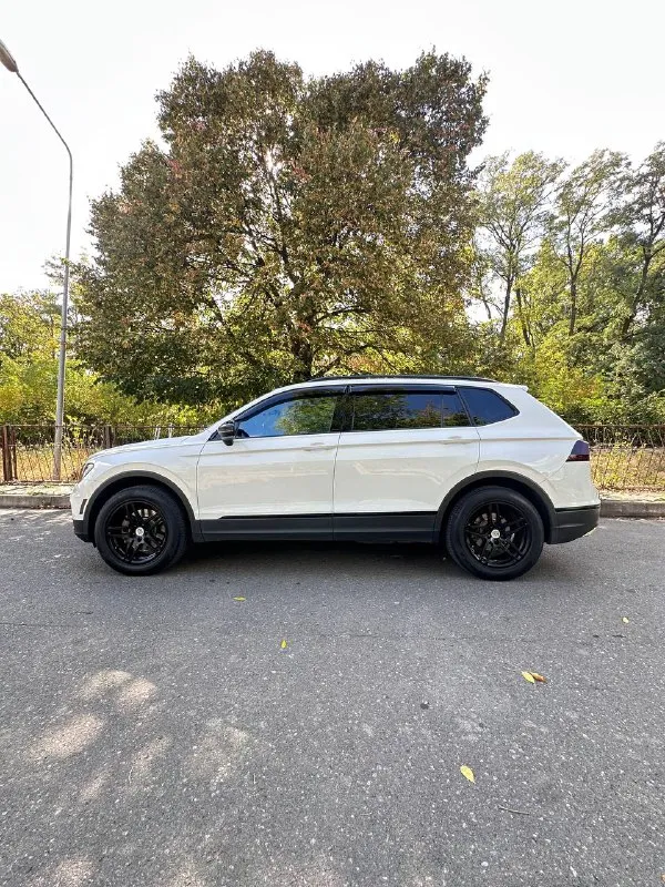 Продаю tiguan se 2021 гв. , 2.0, полный привод, пробег 108000
Покупал в салоне fresh авто в ростове с пробегом 13500 км, не битый, был вопрос по дренажу, устранили. Первое то делали в донецке. В одних руках, замена масла каждые 7-7500 км. С машиной 2 комплекта дисков и резины новые (зима/лето). Зоны риска в пленке, свет ближний и дальний линза.
Carplay, камера, надежная 8-ст. Акпп aisin, кожа, 2-х зонный климат, люк, панорама, круиз, слепые зоны, бесключевой доступ и запуск, электроручник, радар, абс, есп, датчик давления в шинах, антипробуксовка.
. Переоформление в гибдд.

2 650 000₽
+79495251763 - фотография - 5