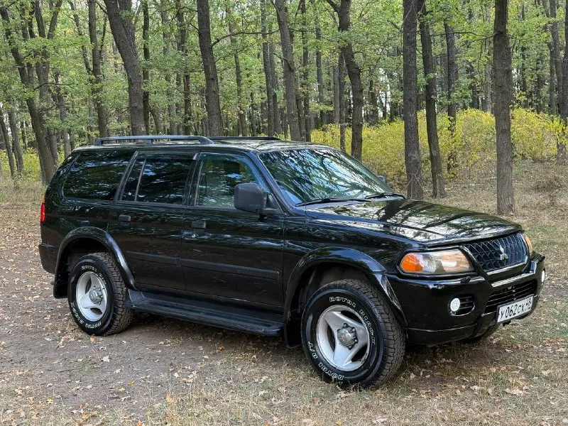 Mitsubishi montero sport. один собственник. двигатель 3.0-литровый v6 (6g72), 175 л. с, обслужен, работает ровно, новый комплект ремней, новая помпа, + масла в двс и акпп. автомат неубиваемый (v4a51) 4-ст, листает незаметно, никаких пинков и задержек нету. внешний вид имеет, практически весь кузов сохранился в оригинале, рама целая, номер читается отлично. навесное имеет двойную заводскую маркировку. стоит газ, узаконен, последние поколение метана. при обычной эксплуатации выходит 600/650 руб - 100 км. установлена новая резина “royalblack“ (ат) стоимость : 720,000 рублей (окончательная) никакие обмены и торги не рассматриваю. территориально : г макеевка (р-н абжоры) контакты : +79494531233 ; +79517679727 📲 tg: @blackynsaid 📞 звоните: +7(949)4531233 - фотография - 4