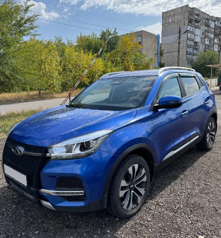 Продаю автомобиль chery tiggo 4 в идеальном состоянии, от первого владельца, 2021г. в., в предмаксимальной комплектации techno, пробег 45 000 км. двигатель 2,0л. (122 л. с.), коробка вариатор. комплектация включает в себя весь пакет зимних функций (подогрев лобового стекла, подогрев руля, подогрев передних и задних сидений, подогрев форсунок омывателя). автомобиль не имеет каких-либо ошибок и проблем. был один локальный окрас крышки багажника. цена 1.3 млн. руб. +торг. харцызск. тел. +79493418953 если не дозвонились, на этом номере telegram, whatsapp, мах. 📞 звоните: +7(949)3418953 - фотография - 2