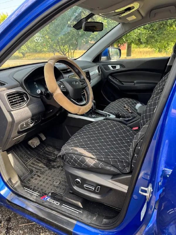 Продаю автомобиль chery tiggo 4 в идеальном состоянии, от первого владельца, 2021г. в., в предмаксимальной комплектации techno, пробег 45 000 км. двигатель 2,0л. (122 л. с.), коробка вариатор. комплектация включает в себя весь пакет зимних функций (подогрев лобового стекла, подогрев руля, подогрев передних и задних сидений, подогрев форсунок омывателя). автомобиль не имеет каких-либо ошибок и проблем. был один локальный окрас крышки багажника. цена 1.3 млн. руб. +торг. харцызск. тел. +79493418953 если не дозвонились, на этом номере telegram, whatsapp, мах. 📞 звоните: +7(949)3418953 - фотография - 8