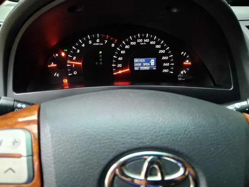 Продам toyota камри xv40. объем мотора 3.5л. автомобиль в отличном техническом и визуальном состоянии. сухой, работает как часы, коробка без малейших нареканий, масло менялось регулярно, с фильтром и полной заменой. никой ржавчины нет. салон в отличном состоянии, пробег реальный. можно говорить бесконечно об этом автомобиле. лучше приехать и увидеть все своими глазами. цена 10000$ тел +7 949 334 8571 сергей. 📞 звоните: +7(949)3348571 - фотография - 10