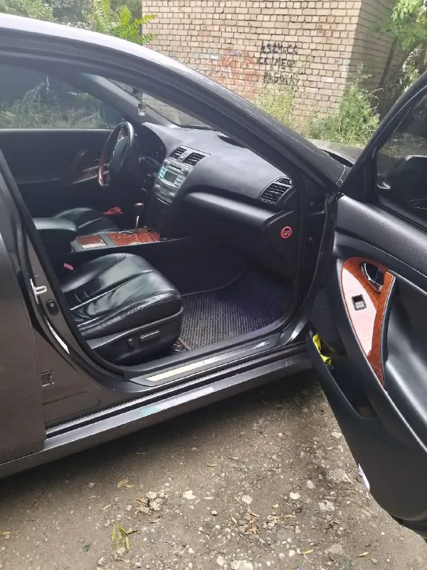 Продам toyota камри xv40. объем мотора 3.5л. автомобиль в отличном техническом и визуальном состоянии. сухой, работает как часы, коробка без малейших нареканий, масло менялось регулярно, с фильтром и полной заменой. никой ржавчины нет. салон в отличном состоянии, пробег реальный. можно говорить бесконечно об этом автомобиле. лучше приехать и увидеть все своими глазами. цена 10000$ тел +7 949 334 8571 сергей. 📞 звоните: +7(949)3348571 - фотография - 6