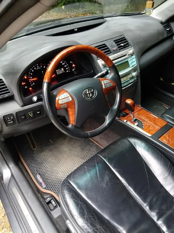 Продам toyota камри xv40. объем мотора 3.5л. автомобиль в отличном техническом и визуальном состоянии. сухой, работает как часы, коробка без малейших нареканий, масло менялось регулярно, с фильтром и полной заменой. никой ржавчины нет. салон в отличном состоянии, пробег реальный. можно говорить бесконечно об этом автомобиле. лучше приехать и увидеть все своими глазами. цена 10000$ тел +7 949 334 8571 сергей. 📞 звоните: +7(949)3348571 - фотография - 7