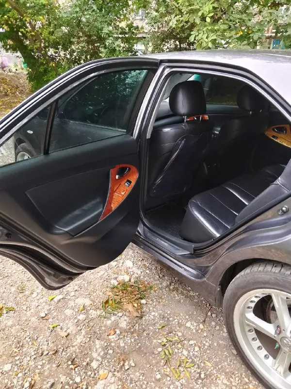 Продам toyota камри xv40. объем мотора 3.5л. автомобиль в отличном техническом и визуальном состоянии. сухой, работает как часы, коробка без малейших нареканий, масло менялось регулярно, с фильтром и полной заменой. никой ржавчины нет. салон в отличном состоянии, пробег реальный. можно говорить бесконечно об этом автомобиле. лучше приехать и увидеть все своими глазами. цена 10000$ тел +7 949 334 8571 сергей. 📞 звоните: +7(949)3348571 - фотография - 8