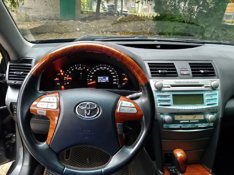 Продам toyota камри xv40. объем мотора 3.5л. автомобиль в отличном техническом и визуальном состоянии. сухой, работает как часы, коробка без малейших нареканий, масло менялось регулярно, с фильтром и полной заменой. никой ржавчины нет. салон в отличном состоянии, пробег реальный. можно говорить бесконечно об этом автомобиле. лучше приехать и увидеть все своими глазами. цена 10000$ тел +7 949 334 8571 сергей. 📞 звоните: +7(949)3348571 - фотография - 9