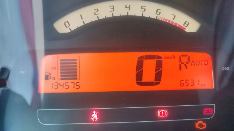 Продам citroen с3 2006г, 1.4 автомат. в отличном состоянии. пробег 135000. полная комплектация камера заднего вида датчик дождя, света климат контроль…. +комплект зимней резины шумка дверей, хорошая музыка. без ржавчины ухоженный обслуженный автомобиль с родным пробегом. . 450000т. р. +79495248492 📞 звоните: +7(949)5248492 - фотография - 5