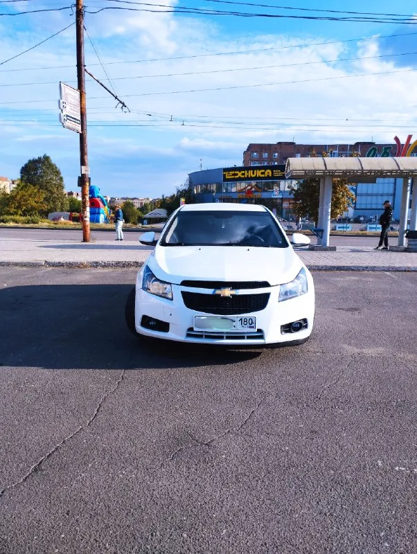 Продам автомобиль chevrolet cruze год выпуска: 2010 двигатель: 1.6 бензин коробка: механика 5 ст пробег авто: 205 тыс. км. авто в отличном состоянии, пробег родной. авто в исправно техническом состоянии. сел и поехал. по комплектации авто: abs, передние стеклоподъёмники, кондиционер, хорошая мультимедиа, качественная и т. д., всё перечислять не буду, кому интересно звоните, любые проверки на любом сто за вас счёт. запчасти всегда только оригинальные, бензин заливал только 95. машиной будете довольны. расход авто в городе 8-9л, трасса-6. цена : 799.000 рублей. возможен торг. город: донецк днр номер телефона: +7 949 3690053 📞 звоните: +7(949)3690053 - фотография - 2