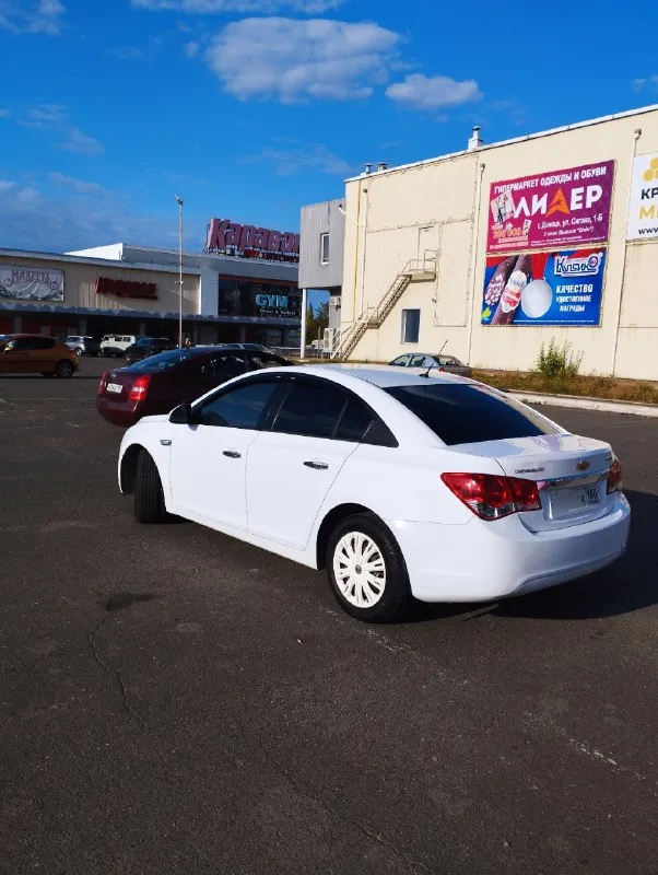 Продам автомобиль chevrolet cruze год выпуска: 2010 двигатель: 1.6 бензин коробка: механика 5 ст пробег авто: 205 тыс. км. авто в отличном состоянии, пробег родной. авто в исправно техническом состоянии. сел и поехал. по комплектации авто: abs, передние стеклоподъёмники, кондиционер, хорошая мультимедиа, качественная и т. д., всё перечислять не буду, кому интересно звоните, любые проверки на любом сто за вас счёт. запчасти всегда только оригинальные, бензин заливал только 95. машиной будете довольны. расход авто в городе 8-9л, трасса-6. цена : 799.000 рублей. возможен торг. город: донецк днр номер телефона: +7 949 3690053 📞 звоните: +7(949)3690053 - фотография - 5