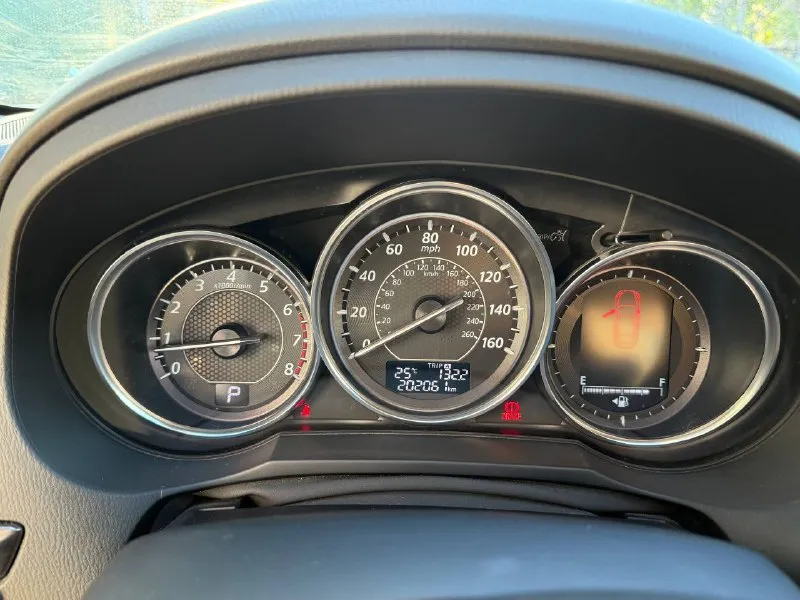 Продам mazda 6 2013 г. 2.5 grand touring (максимальная комплектация) ✅адаптивный круиз контроль (авто само разгоняется, держит дистанцию и тормозит) ✅датчики слепых зон с обнаружением и предупреждением о движущихся объектах при движении задним ходом ✅заводская навигация (видит камеры, прокладывает лучший маршрут, работает без интернета) ✅диски 19" ✅спойлер ✅люк ✅камера заднего вида ✅фары с afs ✅обогрев сидений ✅бесключевой доступ ✅эл. регулировка передних сидений с памятью ✅2х зонный климат контроль ✅старт/стоп ✅ датчики света/дождя/ давления в шинах ✅ bluetooth, aux, usb и многое другое пробег 202 000 км владею 3 года год назад делал ревизию ходовой в июле затянул фары и дистроник защитной полиуретановой пленкой так же красил диски порошковой краской в черный глянцевый цвет 2 комплекта резины, 2 комплекта ковриков (заводские резиновые и эваковрики) вин : jm1gj1w56e1113182 цена 1 650 000 руб (аргументированный торг только у капота) г донецк +79493471215 📲 tg: @ksshik7 📞 звоните: +7(949)3471215 - фотография - 5