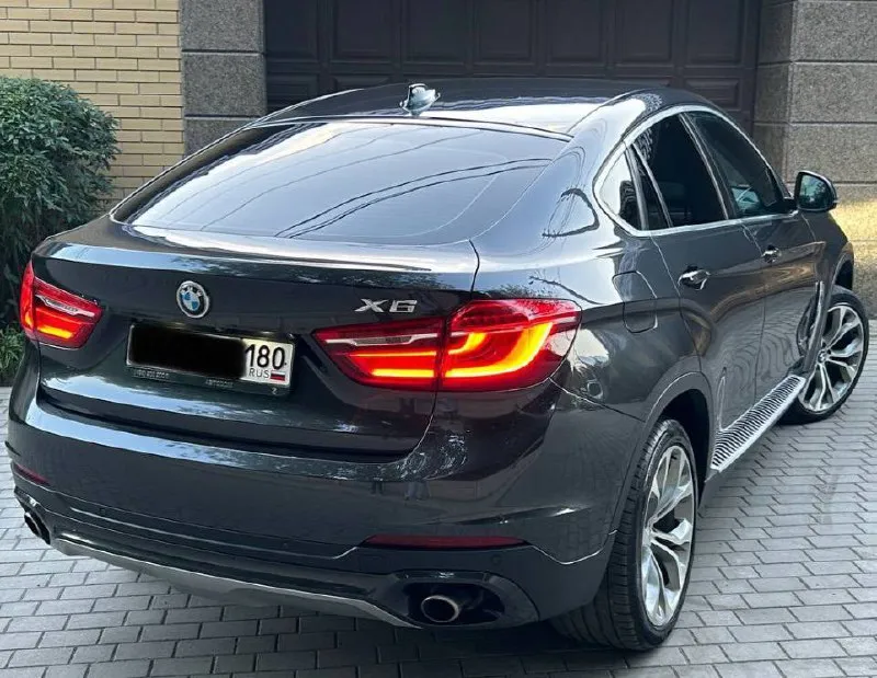 Продам bmw x6 2017 3.0 бензин в отличном состоянии, весь в заводском окрасе, без дтп ! полностью обслужен не требует ни каких вложений, двигатель, коробка, ходовая на твердую 5. электрика вся работает, каждая кнопочка, каждая функция, ошибок нет. кондиционер заправлен и исправно работает ❄️ салон чистый, опрятный, не прокуренный. никаких потертостей и дыр нет в хорошей комплектации, доводчики дверей, ломающейся сидения, новая летняя резина машина отполирована и покрыта керамикой, adaptive led фары, контурная подсветка салона. оригинальный пробег оригинальное остекление автомобиля включая лобовое стекло без сколов и трещин. юридически чистый ✅без запретов и залогов полный комплект документов. хоть в подбор, хоть себе за машину не стыдно 💪🏽 возможен обмен цена 3,200,000 на обмен цена дороже все остальные вопросы по телефону +79496215233 📲 tg: иван 📞 звоните: +7(949)6215233 - фотография - 3