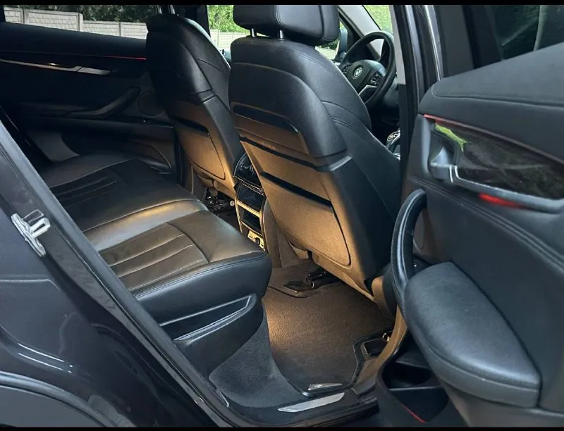 Продам bmw x6 2017 3.0 бензин в отличном состоянии, весь в заводском окрасе, без дтп ! полностью обслужен не требует ни каких вложений, двигатель, коробка, ходовая на твердую 5. электрика вся работает, каждая кнопочка, каждая функция, ошибок нет. кондиционер заправлен и исправно работает ❄️ салон чистый, опрятный, не прокуренный. никаких потертостей и дыр нет в хорошей комплектации, доводчики дверей, ломающейся сидения, новая летняя резина машина отполирована и покрыта керамикой, adaptive led фары, контурная подсветка салона. оригинальный пробег оригинальное остекление автомобиля включая лобовое стекло без сколов и трещин. юридически чистый ✅без запретов и залогов полный комплект документов. хоть в подбор, хоть себе за машину не стыдно 💪🏽 возможен обмен цена 3,200,000 на обмен цена дороже все остальные вопросы по телефону +79496215233 📲 tg: иван 📞 звоните: +7(949)6215233 - фотография - 5