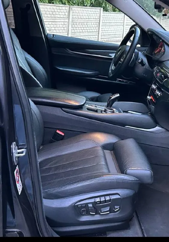 Продам bmw x6 2017 3.0 бензин в отличном состоянии, весь в заводском окрасе, без дтп ! полностью обслужен не требует ни каких вложений, двигатель, коробка, ходовая на твердую 5. электрика вся работает, каждая кнопочка, каждая функция, ошибок нет. кондиционер заправлен и исправно работает ❄️ салон чистый, опрятный, не прокуренный. никаких потертостей и дыр нет в хорошей комплектации, доводчики дверей, ломающейся сидения, новая летняя резина машина отполирована и покрыта керамикой, adaptive led фары, контурная подсветка салона. оригинальный пробег оригинальное остекление автомобиля включая лобовое стекло без сколов и трещин. юридически чистый ✅без запретов и залогов полный комплект документов. хоть в подбор, хоть себе за машину не стыдно 💪🏽 возможен обмен цена 3,200,000 на обмен цена дороже все остальные вопросы по телефону +79496215233 📲 tg: иван 📞 звоните: +7(949)6215233 - фотография - 6