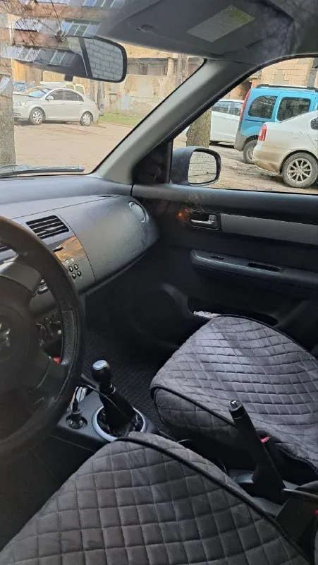 Suzuki swift 2008, mt, 199.000 тыс пробег отличная экономичная машинка, ходовка комфортная, коцек не много, технически обслужена, обслужены тормоза, есть заказ-наряды, би леды, подогрев зеркал, сел поехал, собственник. 1 хозяин в птс, авто с автосалона донецка 550 тыс. +79496397148 - фотография - 4