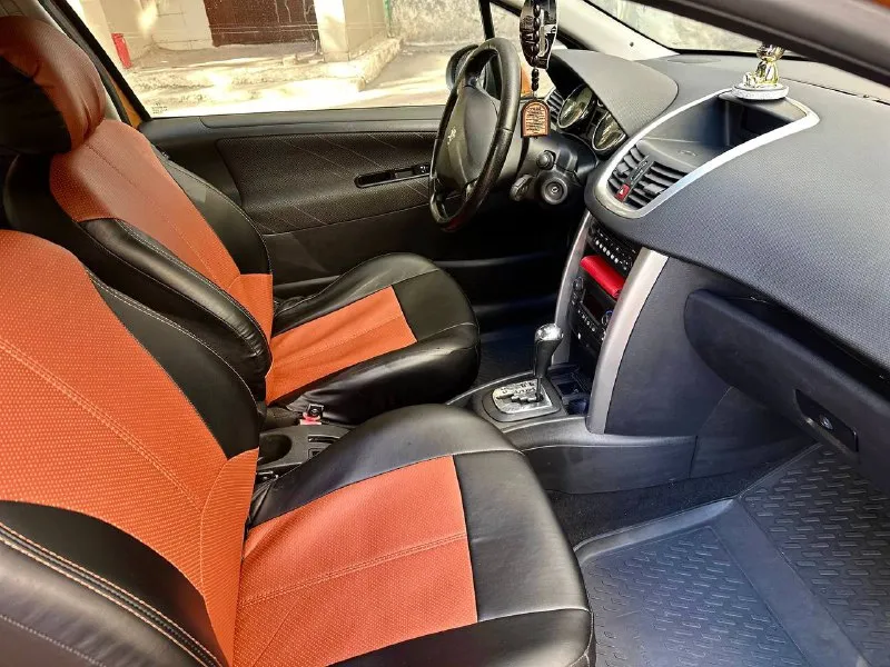 Продам пежо 207 1.6 на автомате. год 2007. двигатель, коробка в отличном состоянии. кузов в хорошем состоянии. с документами все отлично. я хозяйка. машина полностью обслужена, все меняла вовремя! по машине, датчик дождя, автосвет, 2ух зонный климат контроль. салон в идеальном состоянии. кондиционер заправлен. все работает. торг реальному покупателю 400₽ +79494799437 +79495213387 - фотография - 4