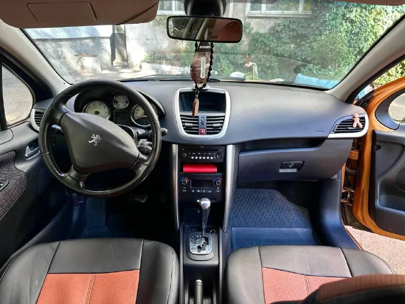Продам пежо 207 1.6 на автомате. год 2007. двигатель, коробка в отличном состоянии. кузов в хорошем состоянии. с документами все отлично. я хозяйка. машина полностью обслужена, все меняла вовремя! по машине, датчик дождя, автосвет, 2ух зонный климат контроль. салон в идеальном состоянии. кондиционер заправлен. все работает. торг реальному покупателю 400₽ +79494799437 +79495213387 - фотография - 6