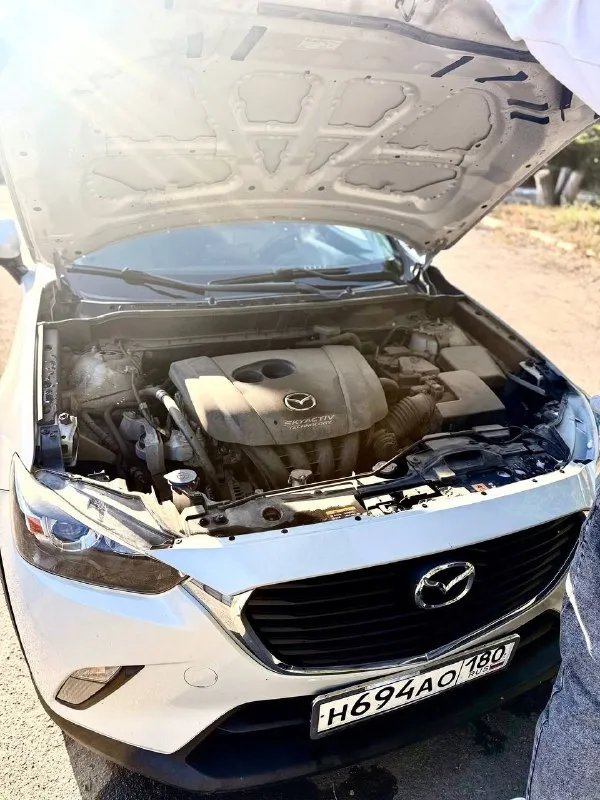 Продам mazda cx-3 2016 года. идеальный городской кроссовер для семьи. продаю по причине того, что машина была "второй" в семье и используется редко. это автомобиль моей жены, поэтому отношение к нему всегда было очень бережным и аккуратным. история автомобиля: * ﻿﻿в августе 2022 года был пригнан из грузии лично для себя. * ﻿﻿с 2022 года - первая и единственная регистрация в россии на меня. * ﻿﻿юридически чистый, все таможенные процедуры пройдены. * ﻿﻿всегда стоял в теплом гараже техническая часть: * ﻿﻿год выпуска: 2016 по вин коду бьется как 2017 * ﻿﻿двигатель: бензиновый 2.0 литра skyactiv (150 л. с.) * ﻿﻿привод: передний * ﻿﻿пробег: 147 000 км (реальный, в основном загородные поездки) * кпп: * ﻿﻿состояние: отличное. за время владения проведено регулярное техническое обслуживание. масла и фильтры менялись вовремя. текущих проблем нет, ничего не стучит, не течет. кузов без ржавчины и серьезных повреждений, только мелкие следы эксплуатации. комплектация и дополнитель 📞 звоните: +7(949)3038384 - фотография - 10