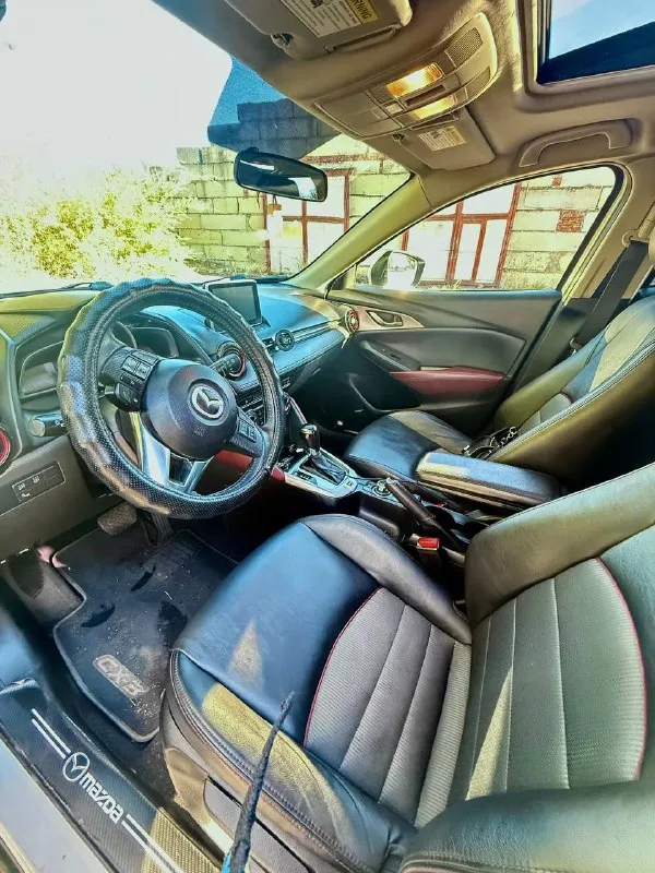 Продам mazda cx-3 2016 года. идеальный городской кроссовер для семьи. продаю по причине того, что машина была "второй" в семье и используется редко. это автомобиль моей жены, поэтому отношение к нему всегда было очень бережным и аккуратным. история автомобиля: * ﻿﻿в августе 2022 года был пригнан из грузии лично для себя. * ﻿﻿с 2022 года - первая и единственная регистрация в россии на меня. * ﻿﻿юридически чистый, все таможенные процедуры пройдены. * ﻿﻿всегда стоял в теплом гараже техническая часть: * ﻿﻿год выпуска: 2016 по вин коду бьется как 2017 * ﻿﻿двигатель: бензиновый 2.0 литра skyactiv (150 л. с.) * ﻿﻿привод: передний * ﻿﻿пробег: 147 000 км (реальный, в основном загородные поездки) * кпп: * ﻿﻿состояние: отличное. за время владения проведено регулярное техническое обслуживание. масла и фильтры менялись вовремя. текущих проблем нет, ничего не стучит, не течет. кузов без ржавчины и серьезных повреждений, только мелкие следы эксплуатации. комплектация и дополнитель 📞 звоните: +7(949)3038384 - фотография - 5