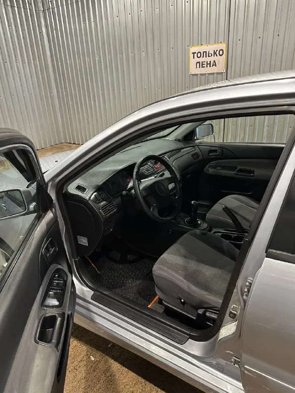Продам mitsubishi lancer 9 🇯🇵 - 1.6 год выпуска - 2004 кпп - механическая. цена - 395000₽ переоформление без проблем. автомобиль стоит на местном 180 учете. работает идеально, не троит, не дымит. мкпп на отлично. кузов не гнилой. салон опрятный, чистый. установлена android-магнитола с камерой заднего вида. более детально по телефону +79497253134 даниил. осмотр автомобиля в г. донецк 📞 звоните: +7(949)7253134 - фотография - 5
