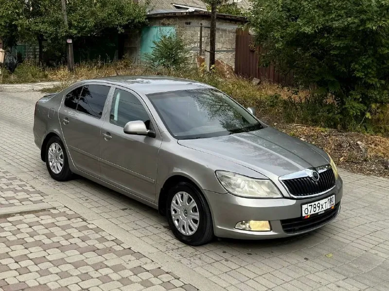 Продам авто skoda octavia a5 tsi 1.8 мт ( skoda октавия) цена: 750.000 руб пробег: 180.000 год выпуска: 2012 год город: донецк номер: +7 949 458 98 51 автомобиль на отличном ходу, едет очень бодро, вложений по тех части не требуеться, хорошая комплектация, надежная связка, улучшеная аудиосистема. звоните. 📲 tg: ⚡️ 📞 звоните: +7(949)4589851 - фотография - 2