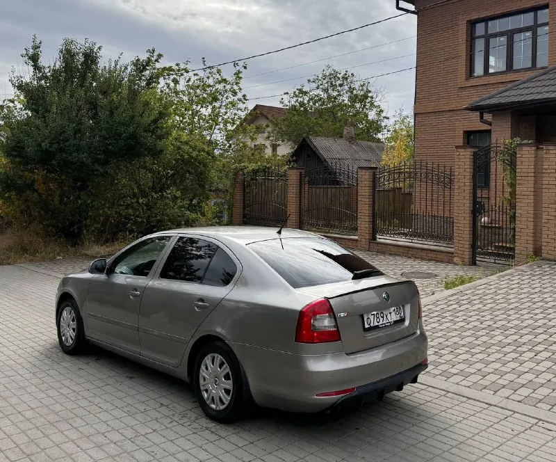 Продам авто skoda octavia a5 tsi 1.8 мт ( skoda октавия) цена: 750.000 руб пробег: 180.000 год выпуска: 2012 год город: донецк номер: +7 949 458 98 51 автомобиль на отличном ходу, едет очень бодро, вложений по тех части не требуеться, хорошая комплектация, надежная связка, улучшеная аудиосистема. звоните. 📲 tg: ⚡️ 📞 звоните: +7(949)4589851 - фотография - 4