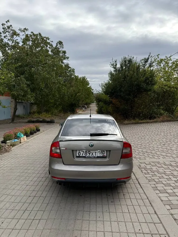 Продам авто skoda octavia a5 tsi 1.8 мт ( skoda октавия) цена: 750.000 руб пробег: 180.000 год выпуска: 2012 год город: донецк номер: +7 949 458 98 51 автомобиль на отличном ходу, едет очень бодро, вложений по тех части не требуеться, хорошая комплектация, надежная связка, улучшеная аудиосистема. звоните. 📲 tg: ⚡️ 📞 звоните: +7(949)4589851 - фотография - 6