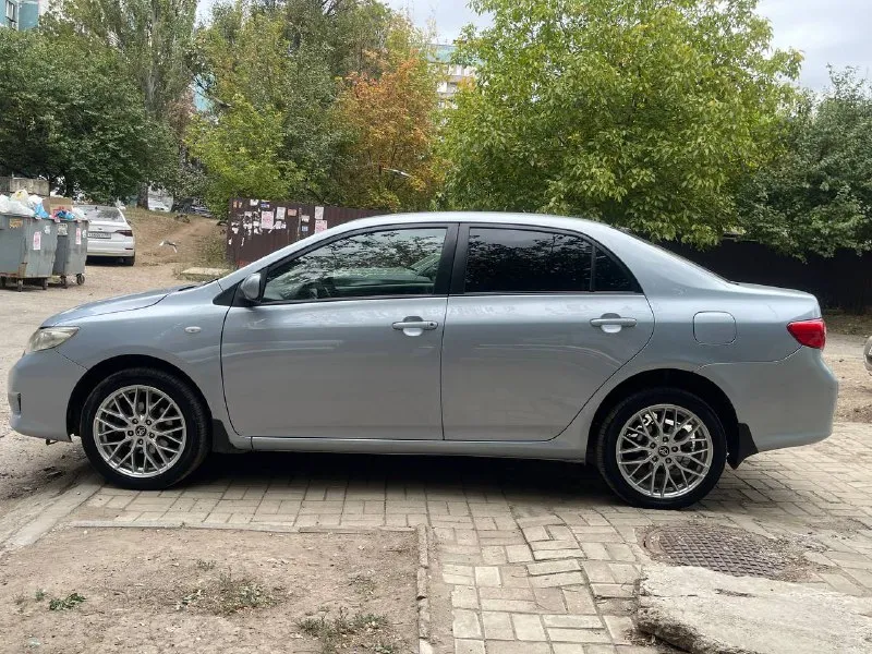 Toyota corolla 2008г, 1.6 бензин, акпп (самый обычный автомат ) 192.000 км пробег преимущественно в родной краске. авто обслужен и ухожен, в салоне не курили, вложений не требует вообще ! комплектация ( климат контроль, 4 эсп, 8 airbag, мульти руль, круиз контроль подогревы стекло зеркал и сидений и т. д) работает абсолютно все так же дополнительно установлено диски легкосплавные r17 спутниковая сигнализация с 2-х сторонней связью и автозапуском led птф хороша акустика масла фильтра поменяны, ходовая после ревизии по документам порядок (любой вид оформления) 2 комплекта резины (зима и лето) 2 комплекта ковриков 2 ключа 2 комплекта дисков г. донецк цена 925.000 руб торг у капота +7-949-551-46-00 есть телеграмм 📲 tg: ник 📞 звоните: +7(949)5514600 - фотография - 6