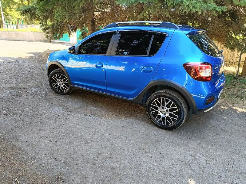 Ел. +79495189401 ✅цена 1.1млн. руб 💥продам renault sandero stepway 2016г. в пробег небольшой 83тыс км. вся в родной краске. собственник, оформлена на меня. машина в отличном состоянии, свежая в максимальной комплектации(климат, круиз контроль, подогревы и т. д), красивый цвет, доп установлена андроид магнитотла все кнопки на руле подключены wi-fi, bluetooth, навигатор. новые р16 диски на новой резине pirelli. недавно прошла большое то. заменена штатная акустика на более качественную, обесшумлена, led лампы в 2 этажа свет отличный. хороша и удобна как для города так и для плохих дорог, высокий клиренс. кто купит будет рад, за авто не стыдно. хорошая надежная машина. торг возможен с покупателем. г.амвросиевка. звоните договоримся. 📲 tg: serg 📞 звоните: +7(949)5189401 - фотография - 3