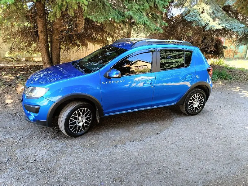 Ел. +79495189401 ✅цена 1.1млн. руб 💥продам renault sandero stepway 2016г. в пробег небольшой 83тыс км. вся в родной краске. собственник, оформлена на меня. машина в отличном состоянии, свежая в максимальной комплектации(климат, круиз контроль, подогревы и т. д), красивый цвет, доп установлена андроид магнитотла все кнопки на руле подключены wi-fi, bluetooth, навигатор. новые р16 диски на новой резине pirelli. недавно прошла большое то. заменена штатная акустика на более качественную, обесшумлена, led лампы в 2 этажа свет отличный. хороша и удобна как для города так и для плохих дорог, высокий клиренс. кто купит будет рад, за авто не стыдно. хорошая надежная машина. торг возможен с покупателем. г.амвросиевка. звоните договоримся. 📲 tg: serg 📞 звоните: +7(949)5189401 - фотография - 4