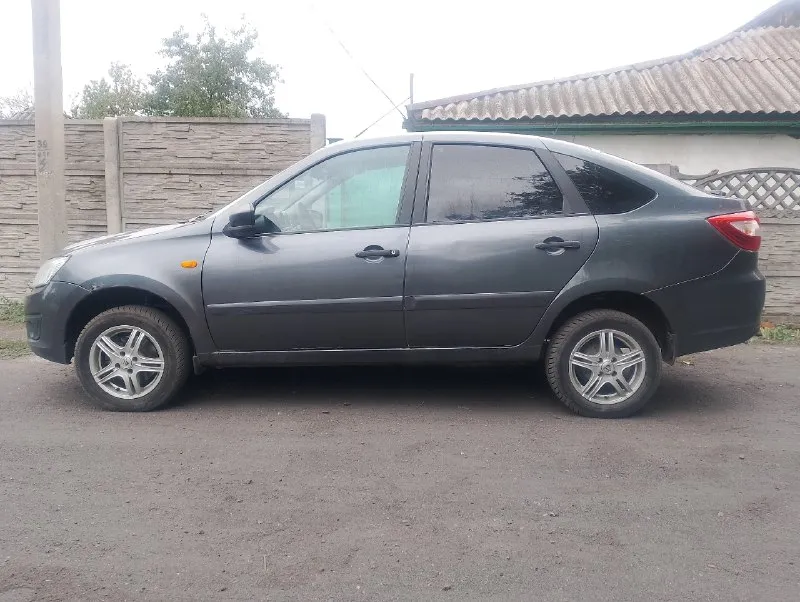 Продам ваз гранта 620 000 руб пробег 144.000 реальному покупателю торг. свежие передние стойки с пружинами. задние пружины. заменён грм на дилер прагматика. гарантия на машину действует на двигатель и коробку!!! я второй хозяин. . косячки по кузову на них скину +7 911 317 54 73 📞 звоните: +7(911)3175473 - фотография - 5