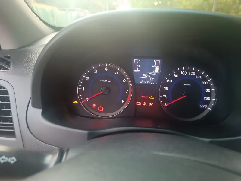 Продам хендай солярис 2014года, двигатель 1.6.механическая коробка передач. пробег 165149км. цена 1050000₽. тел:+79785099455 - фотография - 6