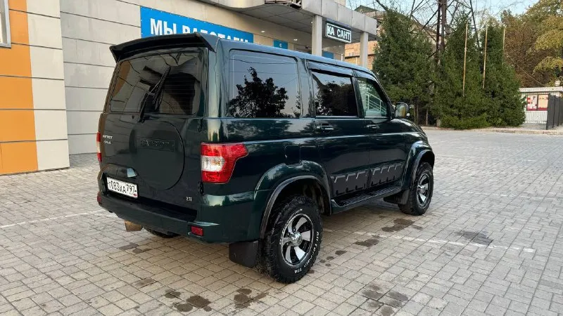 Уаз патриот год: 2015 пробег: 85.000 дополнительная информация: мотор 409 2.7/128лс. 5мкпп. технически и косметически в отличном состоянии. без коррозии и аварий, автомобиль обработан, хорошая грязевая резина, мультимедиа. фактически один владелец, салон как новый, всегда в чехлах. машина в отличном состоянии, ничего обслуживать и делать не нужно. зеленая автотека, оформлена на меня, без аварий. осмотр донецк, калининский цена: 690 т. руб. торг +7(949)77-101-77 - фотография - 3
