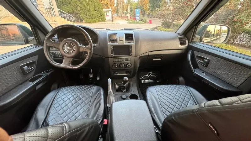 Уаз патриот год: 2015 пробег: 85.000 дополнительная информация: мотор 409 2.7/128лс. 5мкпп. технически и косметически в отличном состоянии. без коррозии и аварий, автомобиль обработан, хорошая грязевая резина, мультимедиа. фактически один владелец, салон как новый, всегда в чехлах. машина в отличном состоянии, ничего обслуживать и делать не нужно. зеленая автотека, оформлена на меня, без аварий. осмотр донецк, калининский цена: 690 т. руб. торг +7(949)77-101-77 - фотография - 7