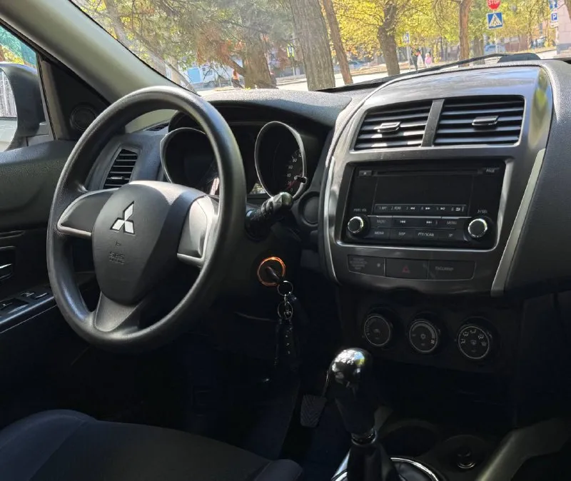 Продам mitsubishi asx год:2013 пробег :132.000 двигатель:1.6 коробка :механика автотека зелёная без дтп в родном окрасе автомобиль в идеальном состоянии за машину не стыдно полностью обслужен от а до я ходовая работает идеально без посторонних звуков 3.500км назад было полное обслуживание за машину не стыдно готов на любые проверки за ваш счет комплектация:, подогрев стекол, мульти руль, круиз контроль, подогрев сидений, кондиционер рабочий, bluetooth, в машине есть все для удобства цена: 1.080.000 +79495278015 - фотография - 5