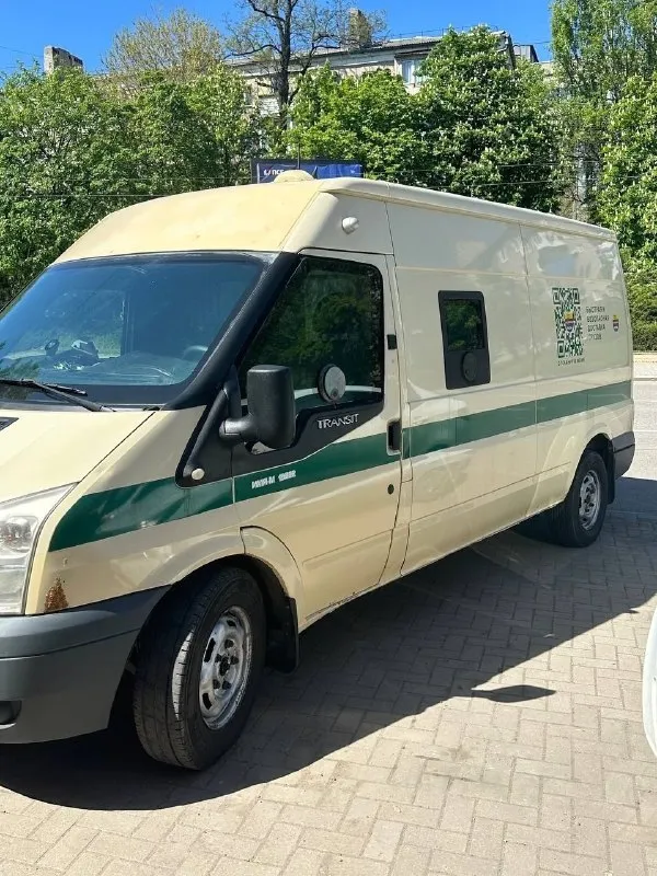 Продается имя-м 19282, 2013 года выпуска (фактически, бронированный ford transit!) уникальное транспортное средство! (от брони осталась бронированная перед, кузов разбронирован для практичности!) гос. номер: m755ba180 vin: z95192820da000333 марка: имя-м 19282 (по документам) модель: imya-m 19282 (фактически ford transit) тип тс: специализированный прочее категория тс: b/ni год выпуска: 2013 шасси (рама) nº: отсутствует кузов (кабина, прицеп) nº: z6fxxxesfxda08190 цвет: бежевый одобрение типа tc nº: e-ru. mt22.b.00135 экологический класс: четвёртый технически допустимая макс. масса: 3500 кг масса в снаряженном состоянии: 2750 кг дополнительная информация: продается надежный и бодрый автомобиль на базе ford transit! броня осталась только в передней части (капсула), что делает его легче и экономичнее в эксплуатации. пробег: 300 000 км расход топлива: всего 12 литров дизеля на 100 км! недавно установлены новые пружины и сцепление (на сумму около 150 000 рублей). автомобиль по 📞 звоните: +7(949)3409726 - фотография - 2