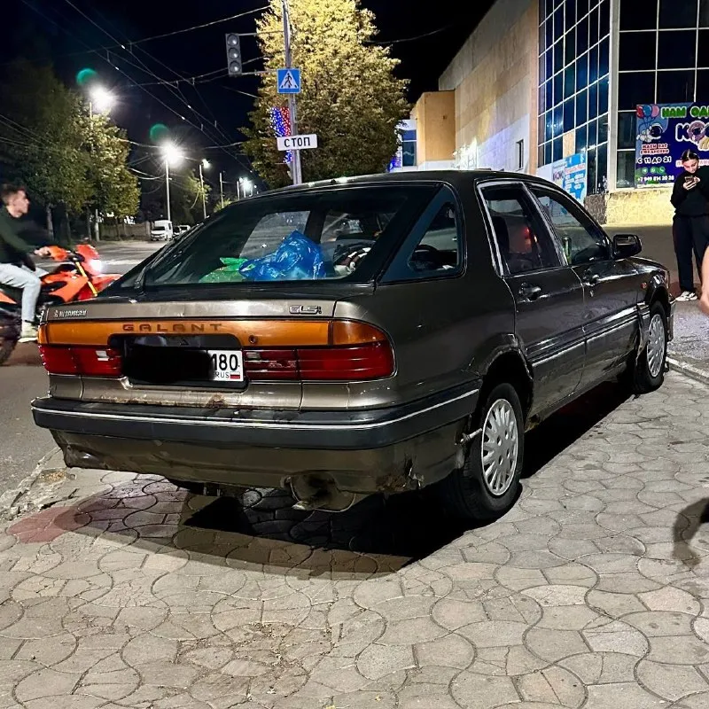 Продаю mitsubishi galant 6 1.8, 1991 года! отличный вариант для любителей классики! машина едет очень бодро, до 200 км/ч разгонял — не ведет, и есть потенциал для большего! новые тормоза и стойки, в остальном состояние хорошее. нужно вложиться в кузов: преварить крылья и арки. если заняться, выйдет лучше, чем приора и тому подобные в ценовом сигменте ! цена:. звоните для подробностей: +79493240524 📞 звоните: +7(949)3240524 - фотография - 3