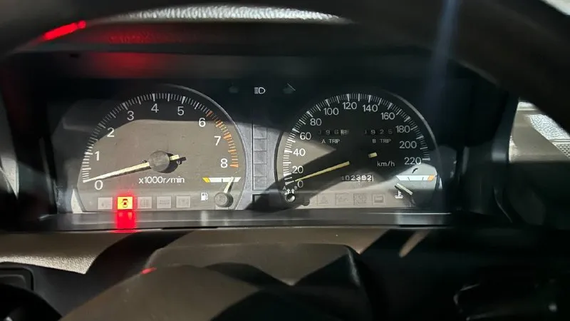 Продаю mitsubishi galant 6 1.8, 1991 года! отличный вариант для любителей классики! машина едет очень бодро, до 200 км/ч разгонял — не ведет, и есть потенциал для большего! новые тормоза и стойки, в остальном состояние хорошее. нужно вложиться в кузов: преварить крылья и арки. если заняться, выйдет лучше, чем приора и тому подобные в ценовом сигменте ! цена:. звоните для подробностей: +79493240524 📞 звоните: +7(949)3240524 - фотография - 4