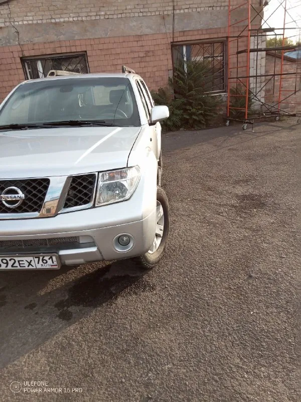 Продаётся мощный и надёжный nissan pathfinder 2006 года с бензиновым мотором 4.0 л — отличный вариант для тех, кто ценит комфорт и уверенность на дороге. ✅ полный привод – настоящая проходимость ✅ просторный салон – удобно для семьи и дальних поездок ✅ технически исправен, вложений не требует ✅ косметические мелочи присутствуют, но на них сделаю адекватную скидку пробег: 275 000 км цена: 900 000 руб. авто в донецке. поставил недавно контрактный мотор с гарантией. возможен обмен на toyota с продажей не спешу номер для связи +7 949 484 0684 📞 звоните: +7(949)4840684 - фотография - 2