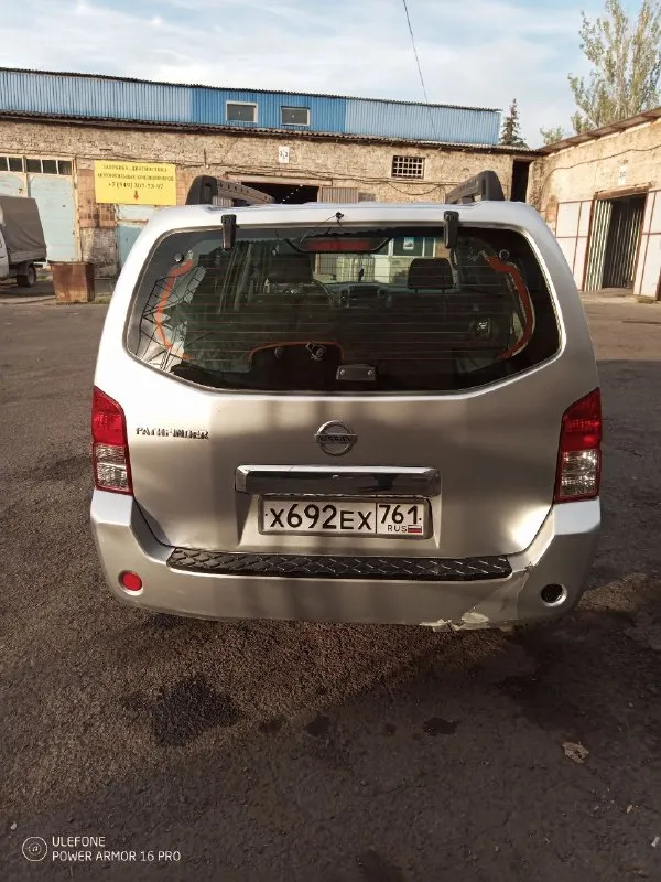 Продаётся мощный и надёжный nissan pathfinder 2006 года с бензиновым мотором 4.0 л — отличный вариант для тех, кто ценит комфорт и уверенность на дороге. ✅ полный привод – настоящая проходимость ✅ просторный салон – удобно для семьи и дальних поездок ✅ технически исправен, вложений не требует ✅ косметические мелочи присутствуют, но на них сделаю адекватную скидку пробег: 275 000 км цена: 900 000 руб. авто в донецке. поставил недавно контрактный мотор с гарантией. возможен обмен на toyota с продажей не спешу номер для связи +7 949 484 0684 📞 звоните: +7(949)4840684 - фотография - 3