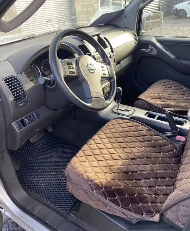 Продаётся мощный и надёжный nissan pathfinder 2006 года с бензиновым мотором 4.0 л — отличный вариант для тех, кто ценит комфорт и уверенность на дороге. ✅ полный привод – настоящая проходимость ✅ просторный салон – удобно для семьи и дальних поездок ✅ технически исправен, вложений не требует ✅ косметические мелочи присутствуют, но на них сделаю адекватную скидку пробег: 275 000 км цена: 900 000 руб. авто в донецке. поставил недавно контрактный мотор с гарантией. возможен обмен на toyota с продажей не спешу номер для связи +7 949 484 0684 📞 звоните: +7(949)4840684 - фотография - 7