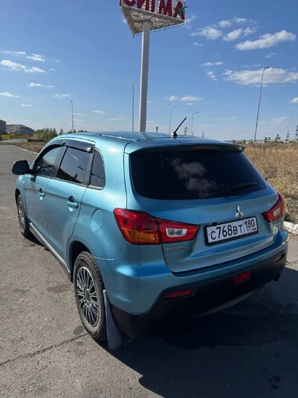 Mitsubishi asx, 2011 года 1,8 обьем двигателя 140 лошадей коробка автомат работает отлично, двигатель обслужен, масло не ест, в отличном состоянии. по технической части проблем нет, на полном ходу. установлена магнитолла teyes, мультируль. кондиционер работает, обогрев передних сидений. электрические стеклоподъемники пробег 183 тыс. я владелец, проблем с переоформлением не будет. цена : 1 150 000, реальному покупателю хороший торг +7(949)4140383 📲 tg: @lifendurrr 📞 звоните: +7(949)4140383 - фотография - 3