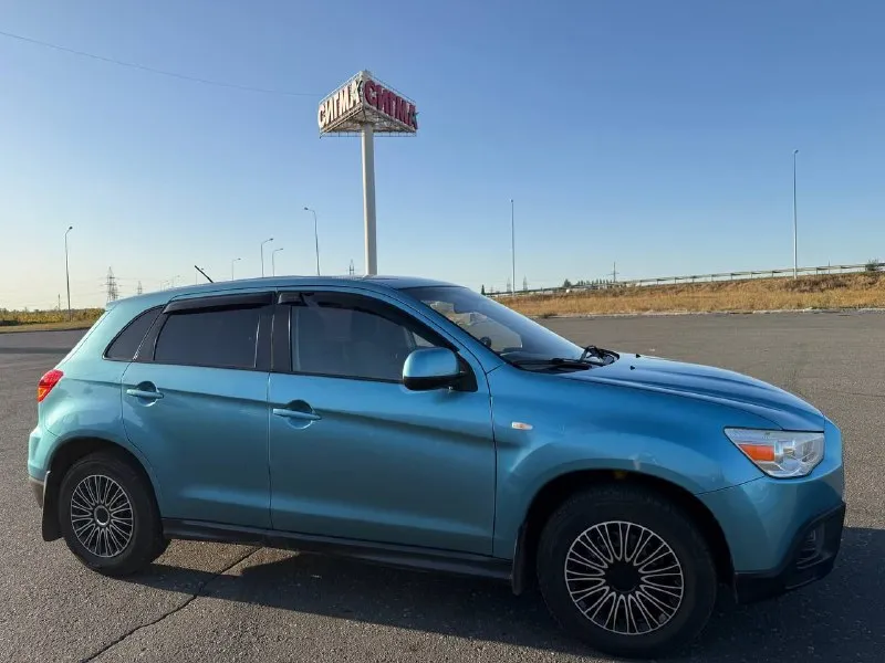 Mitsubishi asx, 2011 года 1,8 обьем двигателя 140 лошадей коробка автомат работает отлично, двигатель обслужен, масло не ест, в отличном состоянии. по технической части проблем нет, на полном ходу. установлена магнитолла teyes, мультируль. кондиционер работает, обогрев передних сидений. электрические стеклоподъемники пробег 183 тыс. я владелец, проблем с переоформлением не будет. цена : 1 150 000, реальному покупателю хороший торг +7(949)4140383 📲 tg: @lifendurrr 📞 звоните: +7(949)4140383 - фотография - 7