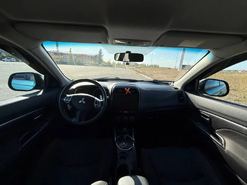 Mitsubishi asx, 2011 года 1,8 обьем двигателя 140 лошадей коробка автомат работает отлично, двигатель обслужен, масло не ест, в отличном состоянии. по технической части проблем нет, на полном ходу. установлена магнитолла teyes, мультируль. кондиционер работает, обогрев передних сидений. электрические стеклоподъемники пробег 183 тыс. я владелец, проблем с переоформлением не будет. цена : 1 150 000, реальному покупателю хороший торг +7(949)4140383 📲 tg: @lifendurrr 📞 звоните: +7(949)4140383 - фотография - 8