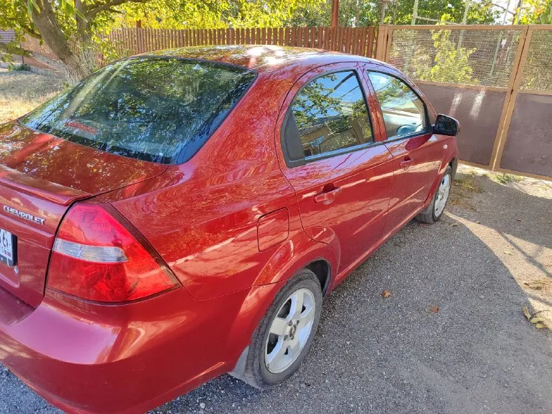 В продаже бюджетный автомобиль в хорошем состоянии chevrolet aveo год выпуска: 2006 пробег: 153 ткм двигатель: 1.4 бензин трансмиссия: механическая ✅ комплектация 4 электростеклоподъёмника, электрорегулировка зеркал, климат контроль ✅ оригинал птс ✅ технически в порядке, не требует срочных вложений, летние и зимние шины ✅ установлена магнитола с камерой заднего вида и сигнализация, недочеты: мелкие повреждения на кузове и салоне стоимость: 450 000 рублей(торг присутствует) звонить +7 949 310 77 91 - фотография - 10