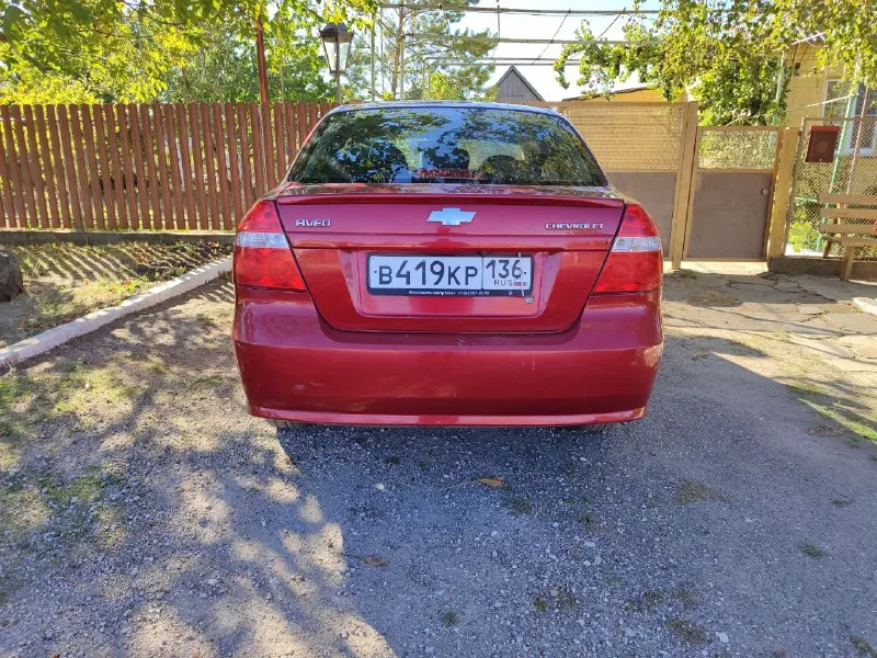 В продаже бюджетный автомобиль в хорошем состоянии chevrolet aveo год выпуска: 2006 пробег: 153 ткм двигатель: 1.4 бензин трансмиссия: механическая ✅ комплектация 4 электростеклоподъёмника, электрорегулировка зеркал, климат контроль ✅ оригинал птс ✅ технически в порядке, не требует срочных вложений, летние и зимние шины ✅ установлена магнитола с камерой заднего вида и сигнализация, недочеты: мелкие повреждения на кузове и салоне стоимость: 450 000 рублей(торг присутствует) звонить +7 949 310 77 91 - фотография - 2