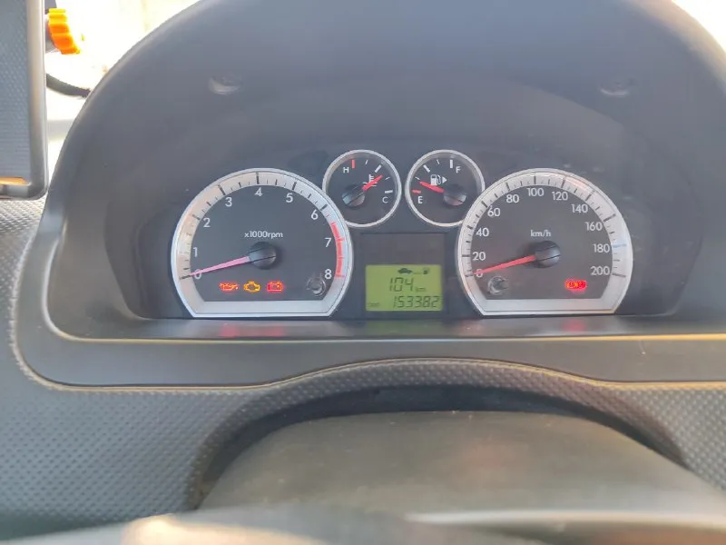 В продаже бюджетный автомобиль в хорошем состоянии chevrolet aveo год выпуска: 2006 пробег: 153 ткм двигатель: 1.4 бензин трансмиссия: механическая ✅ комплектация 4 электростеклоподъёмника, электрорегулировка зеркал, климат контроль ✅ оригинал птс ✅ технически в порядке, не требует срочных вложений, летние и зимние шины ✅ установлена магнитола с камерой заднего вида и сигнализация, недочеты: мелкие повреждения на кузове и салоне стоимость: 450 000 рублей(торг присутствует) звонить +7 949 310 77 91 - фотография - 9