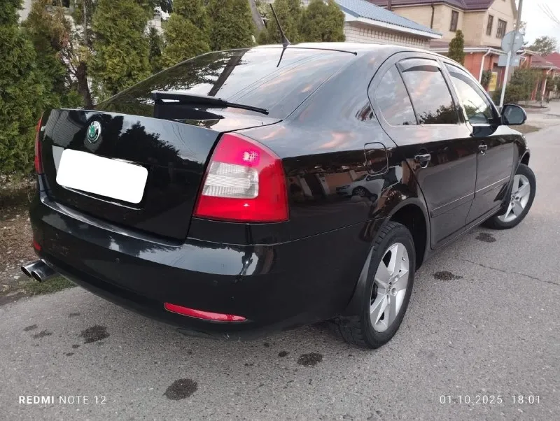 Skoda octavia restailyng avtomat 1.6 mpi,2011 год выпуска, отличное состояние кузова, без дтп, без ржавчины и коррозии, пороги и днище без нареканий, автотека вся зелёная, пробег 172 000 км, мотор 1.6 mpi-8 клапанный самый простой и самый надежный-без нареканий, автомат aisin 6-ступенчатый, самый простой и самый надёжный, работает без нареканий, ходовая часть обслужена, салон чистый и аккуратный, самая максимальная комплектация:климат-контроль, круиз-контроль, полный электропакет, противотуманные фары, мультимедиа с управлением на руле, электрозеркала с подогревом, заводской подлокотник, парктроник, центр. замок, обогрев заднего стекла, задний дворник, подогрев сидений, abs, airbag, регулировка руля по высоте и глубине, водит. сиденья, литые диски р-16,датчик дождя, датчик света, полностью обслужена, оформление вместе с вами в мрэо, цена 780 000 рублей, телефон для связи +79494281150 - фотография - 3