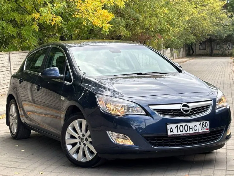 Opel astra j рейсталенг год выпуска 2012 конец, объем двигателя 1.6 16v кпп 5 ступенчатая родной про... - фотография