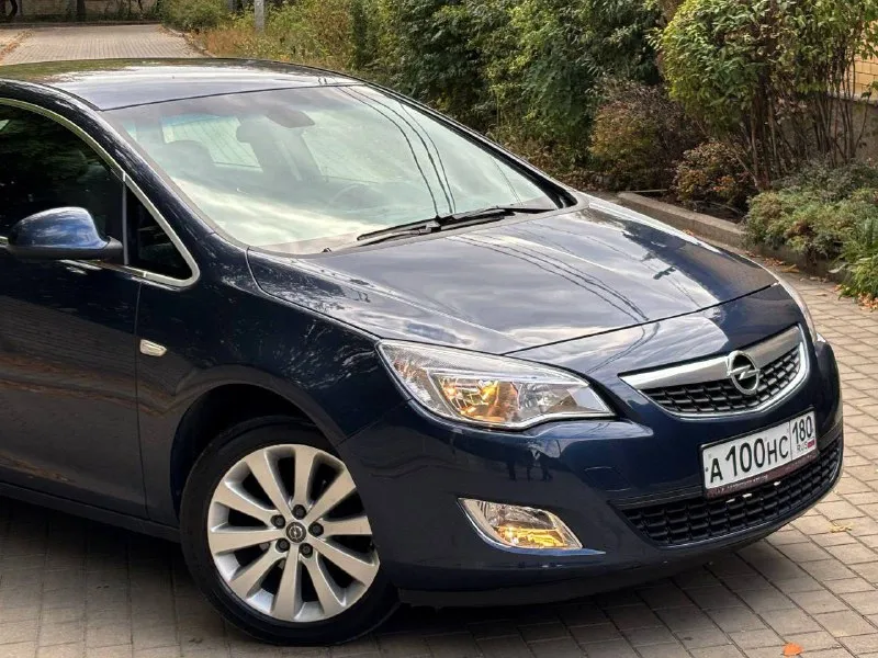Opel astra j рейсталенг год выпуска 2012 конец, объем двигателя 1.6 16v кпп 5 ступенчатая родной пробег 158.000 т км один владелец, авто, всю жизнь, в одной семье, состояние кузова впечатляет рыжиков сколов и тд нет ! авто в отличном состояние в красивом цвете синий металлик, богатая комплектация, круиз контроль, двух зонный климат контроль, датчик света, датчик дождя, комбинированный салон, подогрев сидений, подогрев руля, подогрев стекла, полный электростеклопакет, парктроники, хорошая акустика, комплект резины с дисками, две пары заводских ключей, сервисные книжки и т. п, автомобиль без вложений! готов на любое сто я владелец по документам продаже с оформлением в мрэо осмотр г. донецк цена 725.000.р аргументированный торг номер телефона +79494873571 - фотография - 5