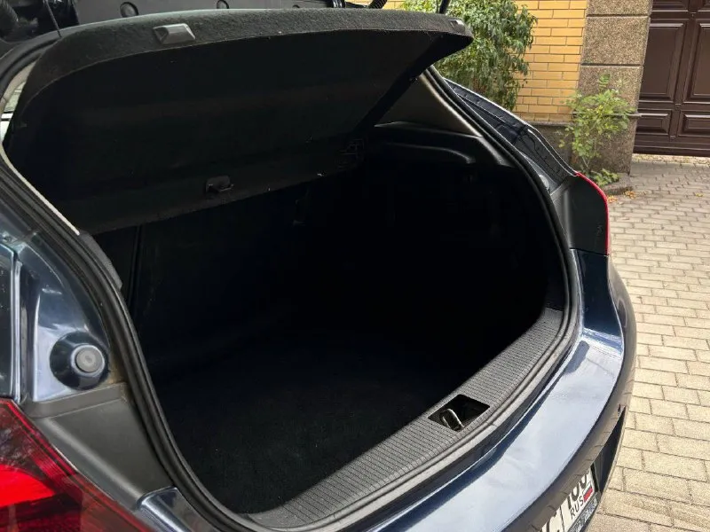 Opel astra j рейсталенг год выпуска 2012 конец, объем двигателя 1.6 16v кпп 5 ступенчатая родной пробег 158.000 т км один владелец, авто, всю жизнь, в одной семье, состояние кузова впечатляет рыжиков сколов и тд нет ! авто в отличном состояние в красивом цвете синий металлик, богатая комплектация, круиз контроль, двух зонный климат контроль, датчик света, датчик дождя, комбинированный салон, подогрев сидений, подогрев руля, подогрев стекла, полный электростеклопакет, парктроники, хорошая акустика, комплект резины с дисками, две пары заводских ключей, сервисные книжки и т. п, автомобиль без вложений! готов на любое сто я владелец по документам продаже с оформлением в мрэо осмотр г. донецк цена 725.000.р аргументированный торг номер телефона +79494873571 - фотография - 9